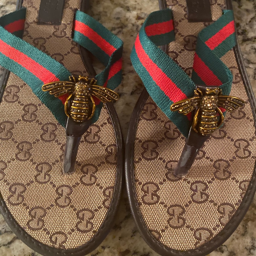 Gucci flip flop Bee slides